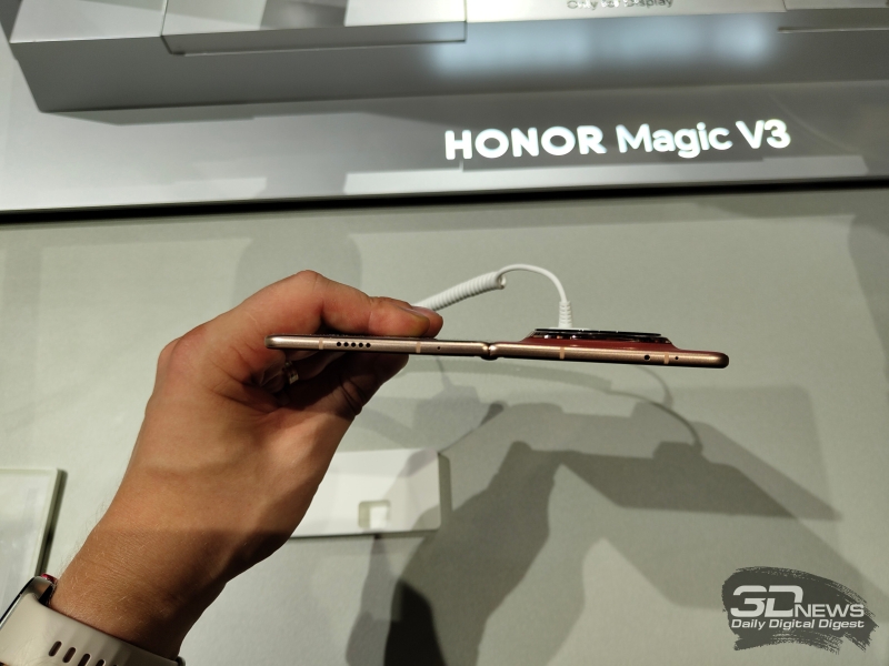 Представлена глобальная версия самого тонкого в мире складного смартфона Honor Magic V3 за €1999